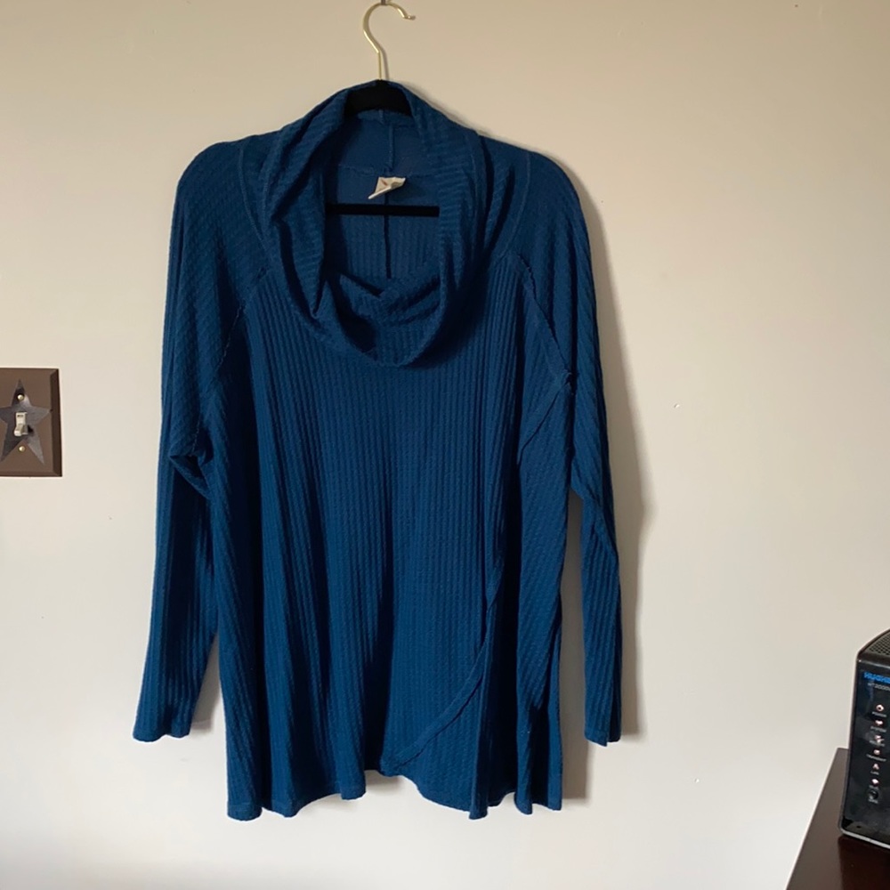 Long sleeve thin cow neck shirt